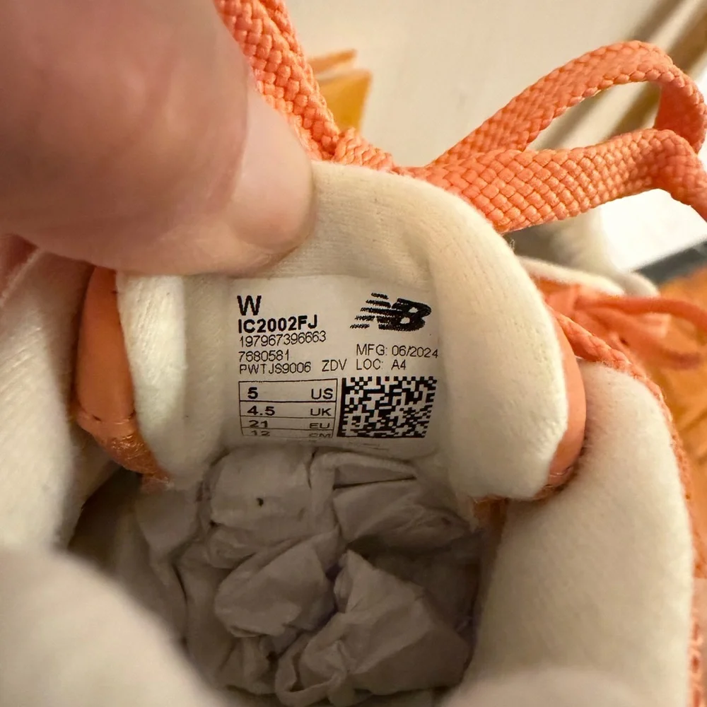 New Balance Kids - Brown Orange Sneakers size 5W - Picture 4 of 9